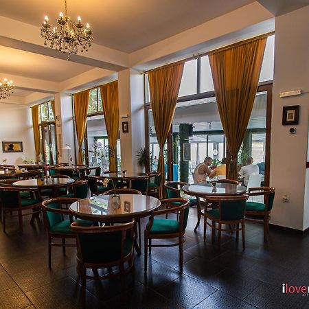 Riviera 990 - Resort & Restaurant Ieşelniţa Eksteriør billede