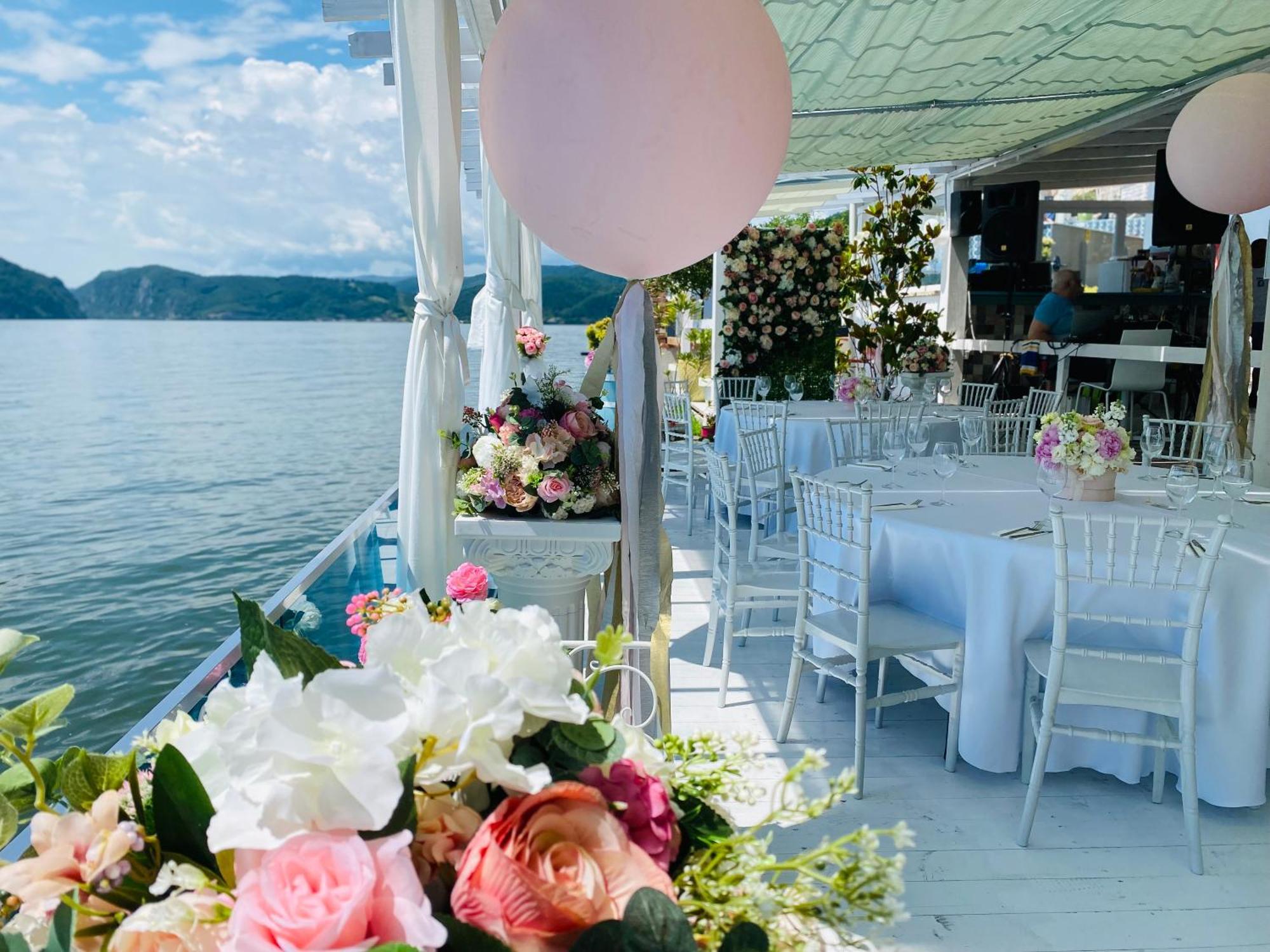 Riviera 990 - Resort & Restaurant Ieşelniţa Eksteriør billede