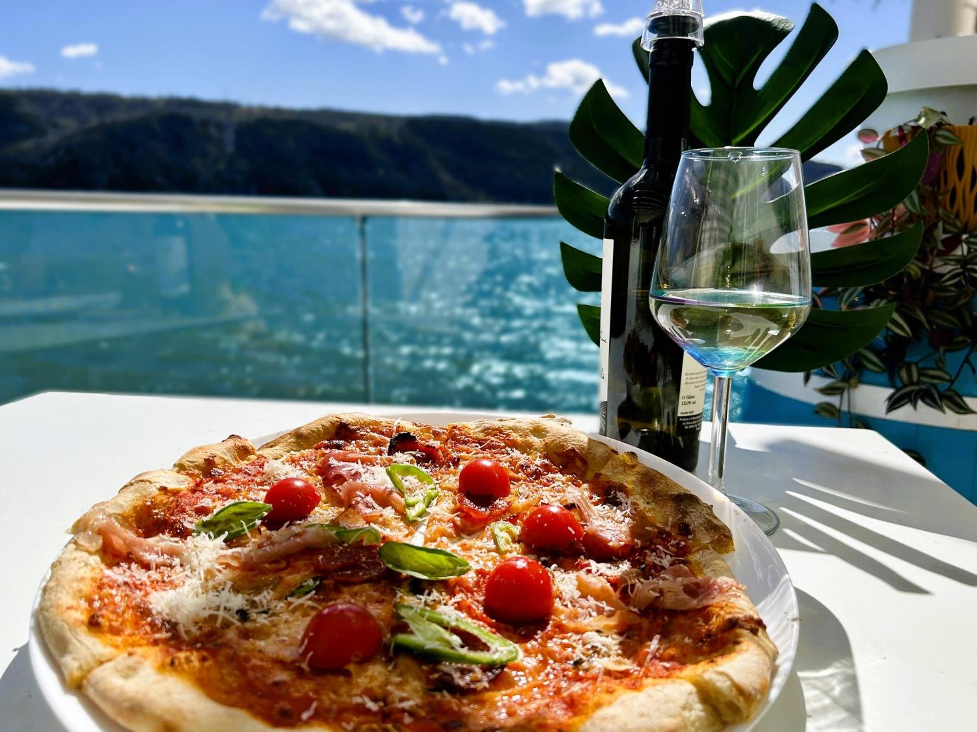 Riviera 990 - Resort & Restaurant Ieşelniţa Eksteriør billede