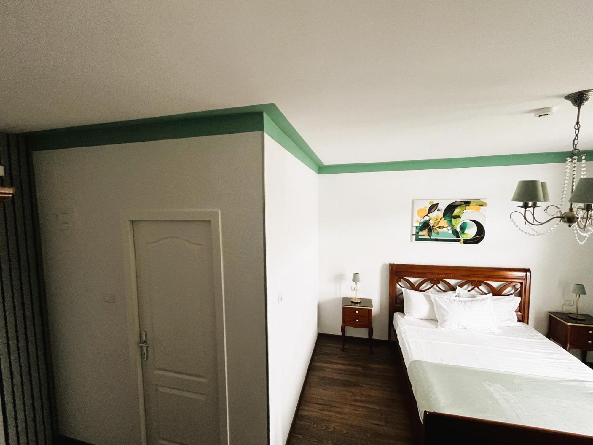 Riviera 990 - Resort & Restaurant Ieşelniţa Eksteriør billede