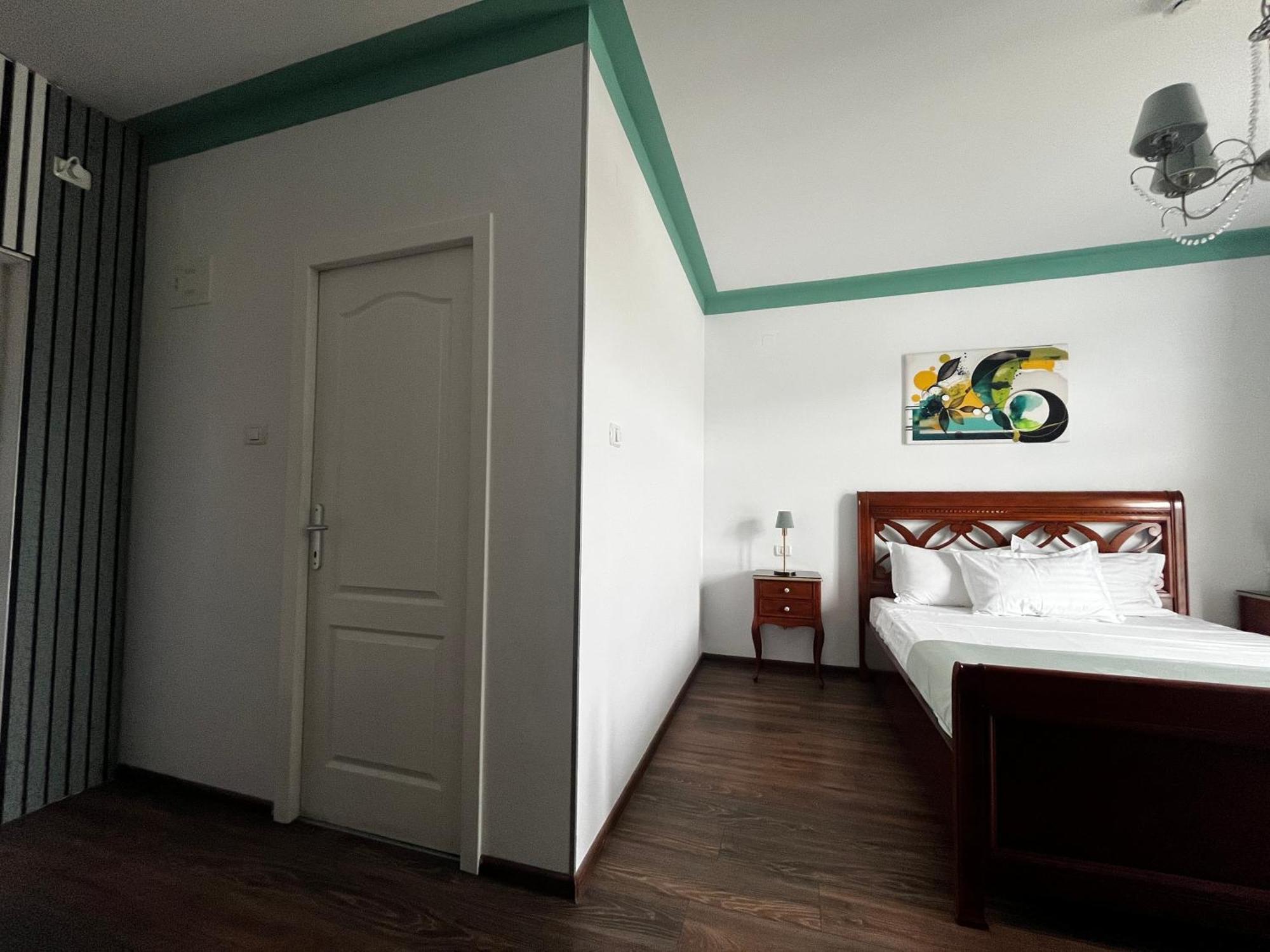 Riviera 990 - Resort & Restaurant Ieşelniţa Eksteriør billede