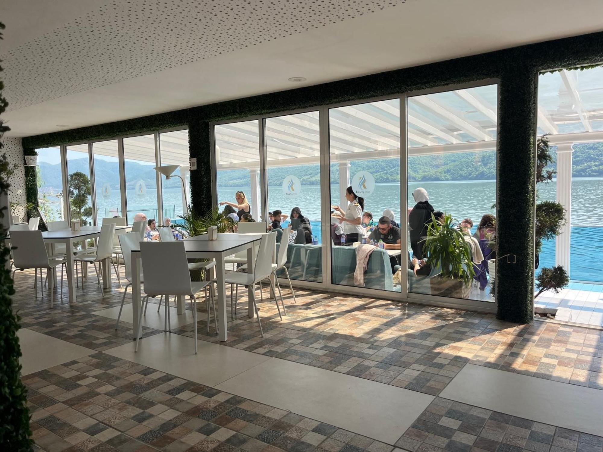 Riviera 990 - Resort & Restaurant Ieşelniţa Eksteriør billede
