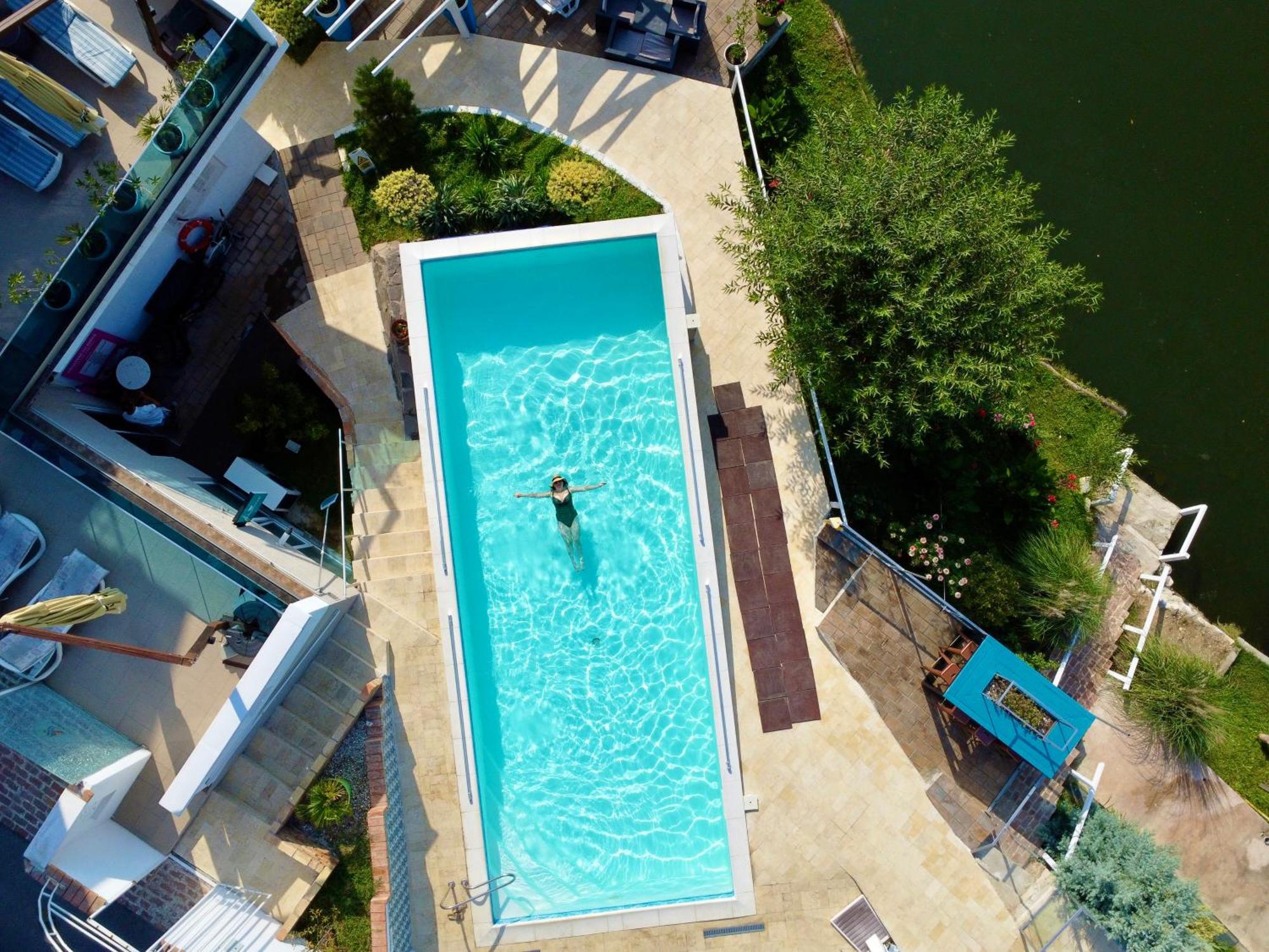 Riviera 990 - Resort & Restaurant Ieşelniţa Eksteriør billede
