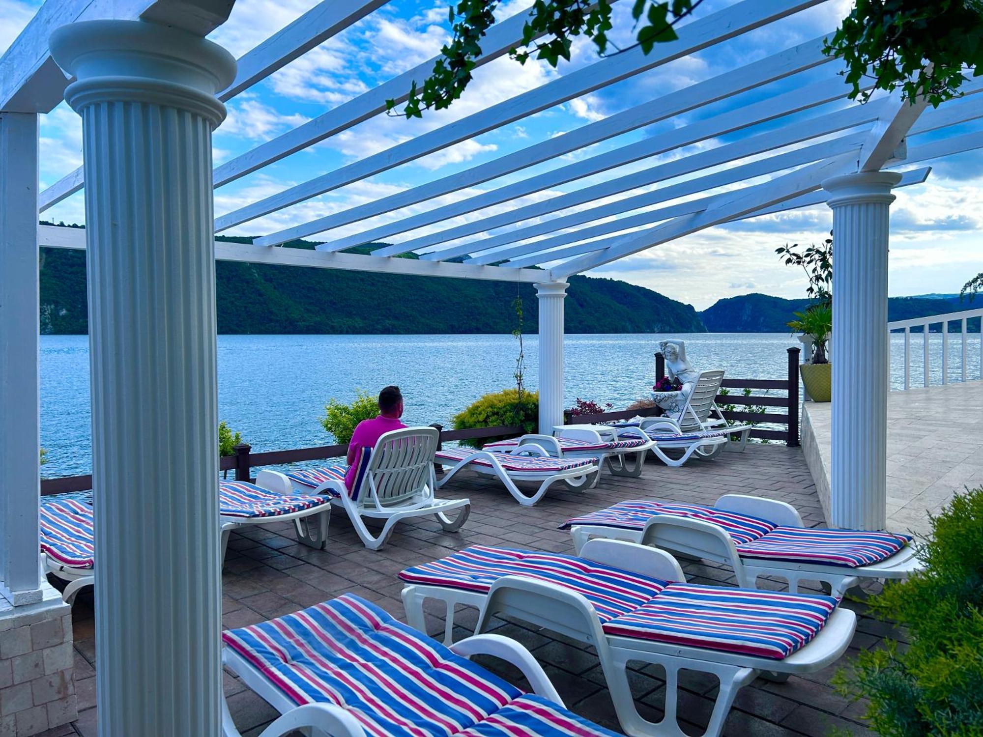 Riviera 990 - Resort & Restaurant Ieşelniţa Eksteriør billede