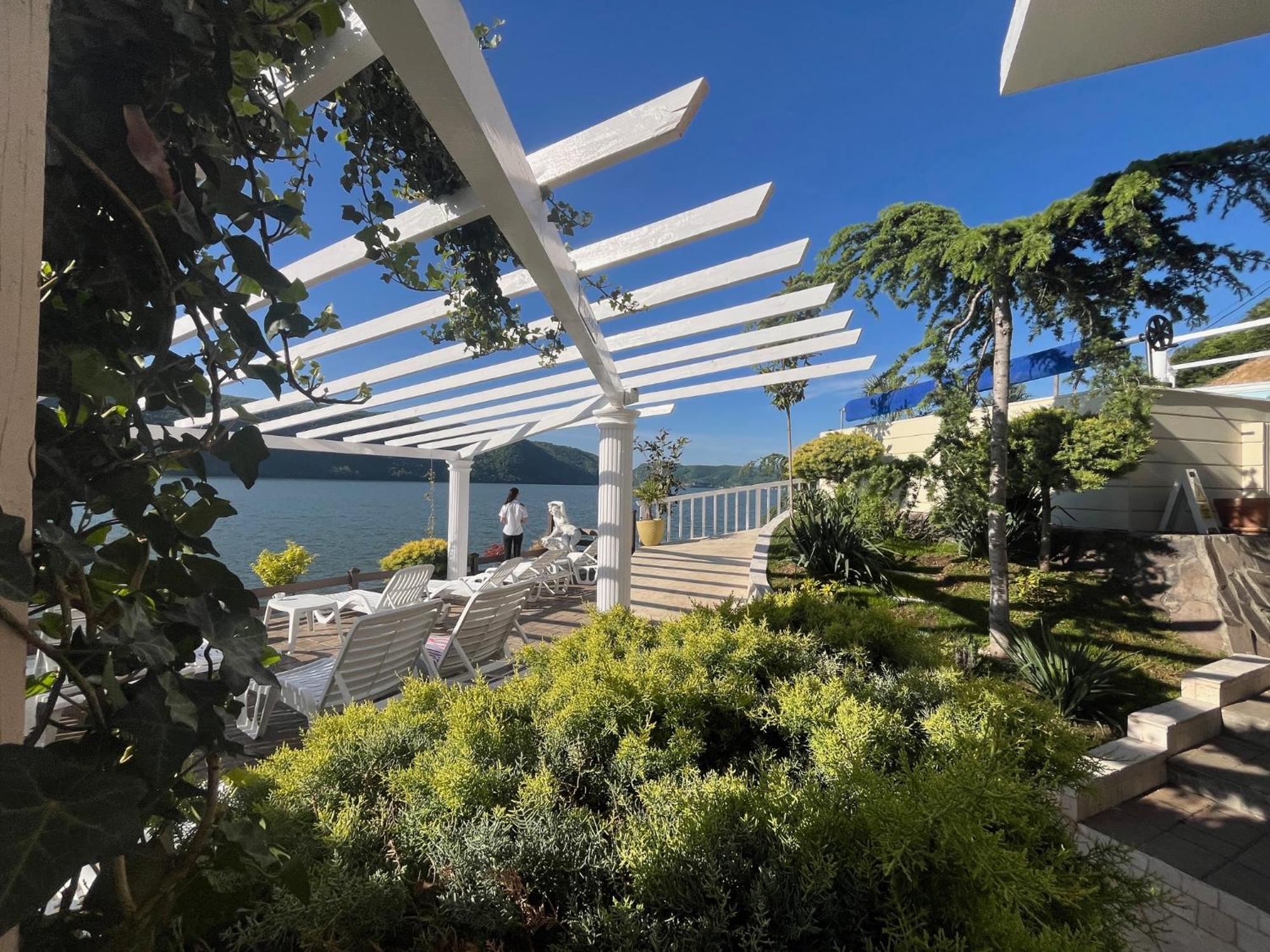Riviera 990 - Resort & Restaurant Ieşelniţa Eksteriør billede