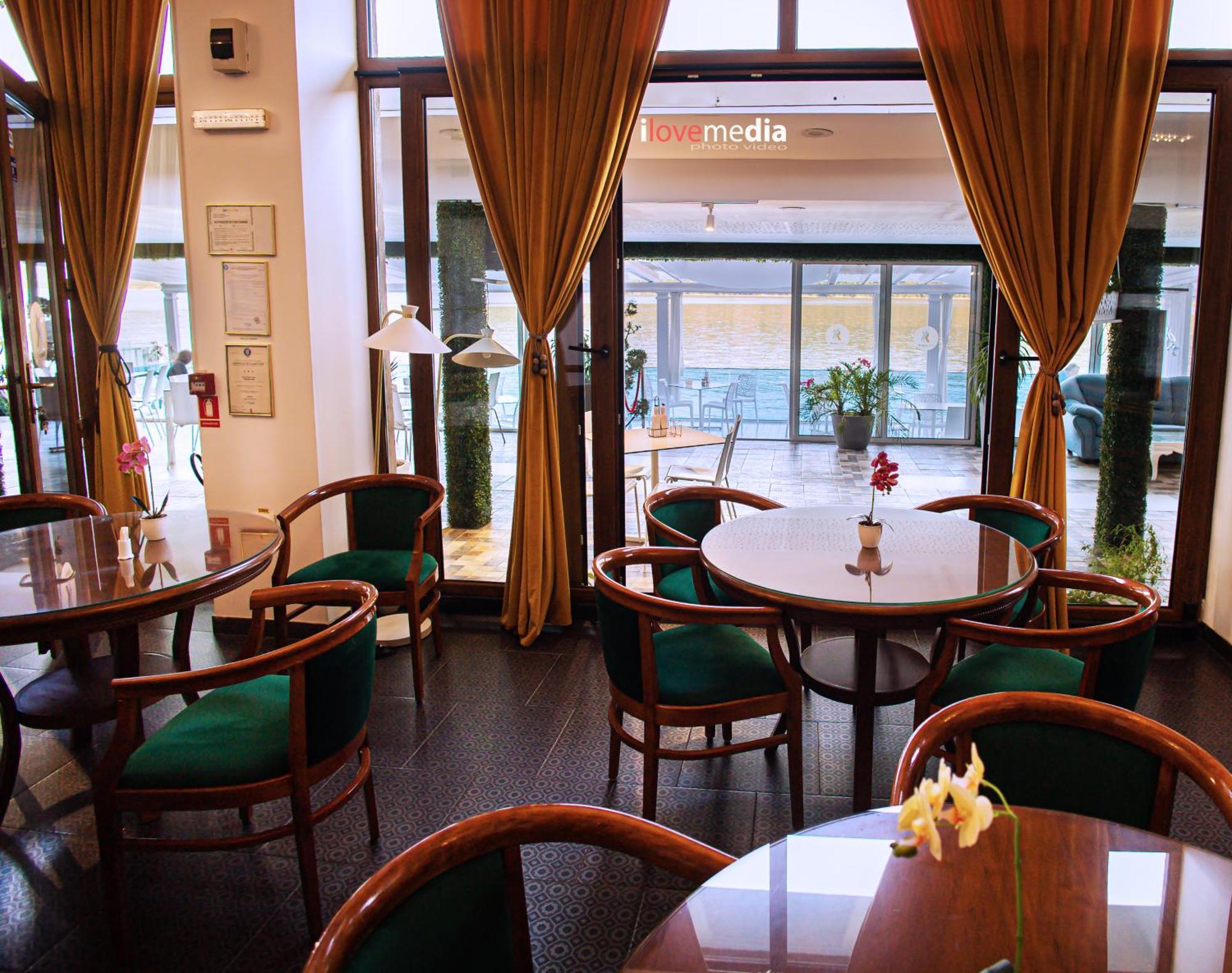 Riviera 990 - Resort & Restaurant Ieşelniţa Eksteriør billede