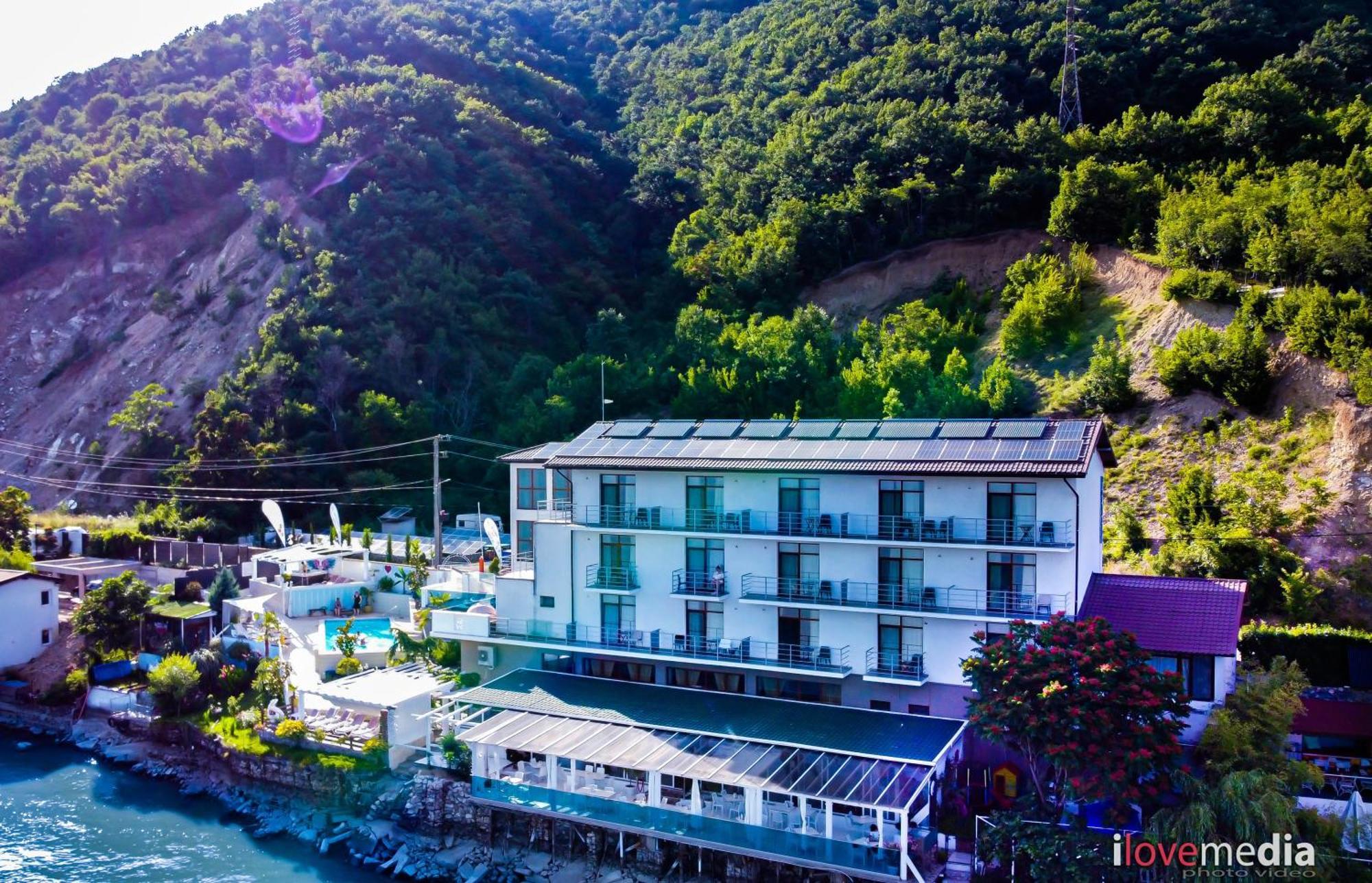 Riviera 990 - Resort & Restaurant Ieşelniţa Eksteriør billede