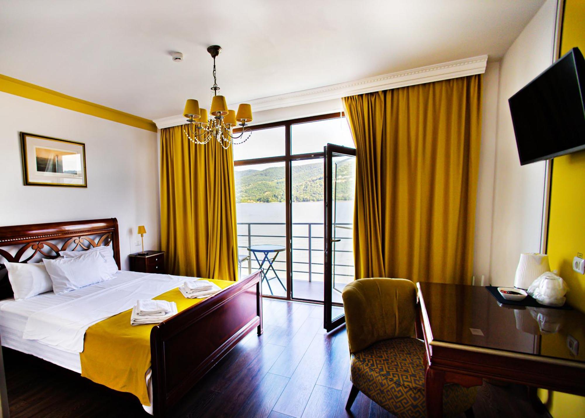 Riviera 990 - Resort & Restaurant Ieşelniţa Eksteriør billede